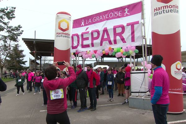 Le rose est à l'honneur pour ce rendez-vous caritatif en faveur de la lutte contre le cancer.