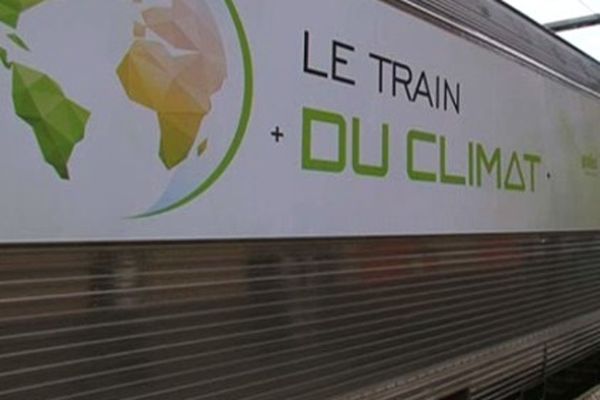 Première étape d’un périple de 19 jours pour le Train du climat en gare de Clermont-Ferrand le mercredi 7 octobre. Une initiative des Messagers du climat, un collectif de scientifiques qui partent à la rencontre du grand public.