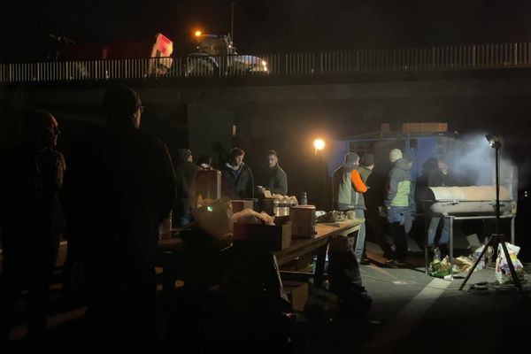 EN IMAGES. Colère des agriculteurs sur l'A20 : une nuit de mobilisation sur l'autoroute