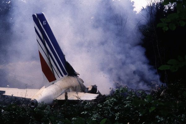 Le 26 juin 1988, le crash du vol 296 fait trois victimes et cinquante blessés. 