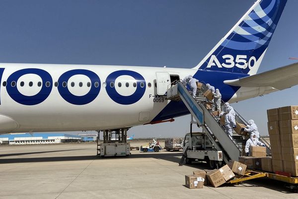 Les masques ont été déchargés sur le tarmac de l'aéroport de Toulouse Blagnac