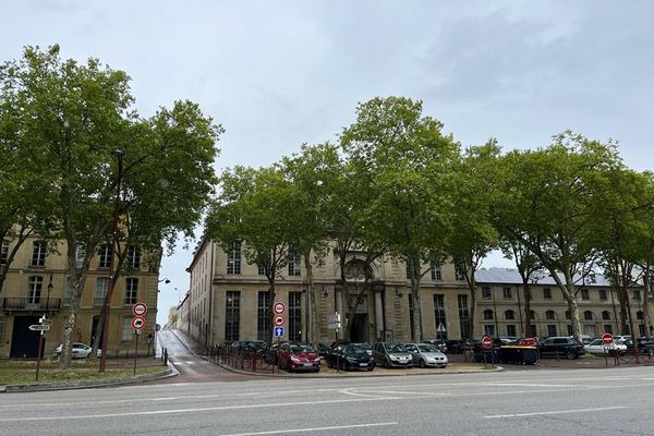 10 policiers se sont mis en arrêt maladie au commissariat de Versailles.