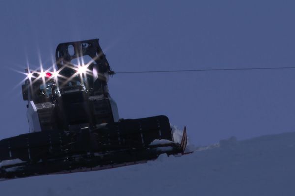 Nicolas Suanez, dameur à Valloire (Savoie), compte près de 113 000 abonnés sur TikTok.