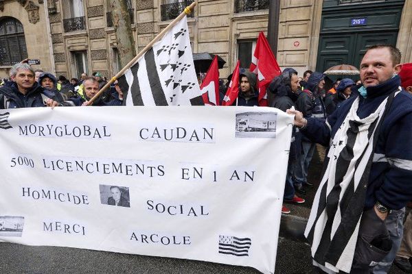 Manifestation des salariés de MoryGlobal à Paris contre le plan social de leur entreprise, le 26 mars 2015, devant le ministère des Transports. 