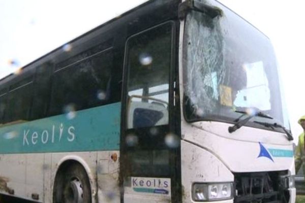 Le bus scolaire après l'accident