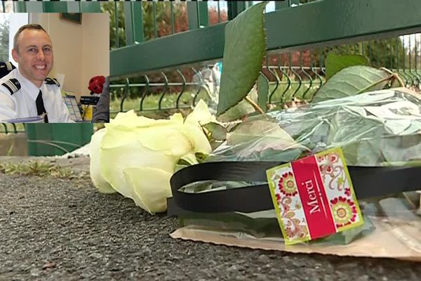 Des fleurs et un mot, merci, pour le gendarme Beltrame, mort pour sauver une otage hier, à Trèbes. 