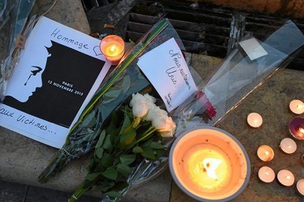  Bougies allumées à Montpellier en hommage aux victimes des attentats de Paris du 13 novembre 2015