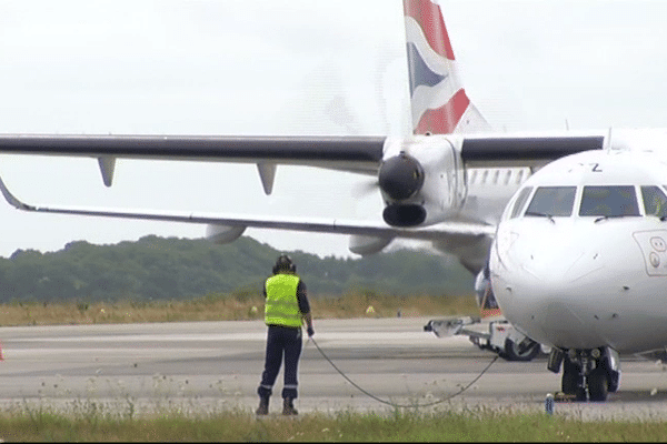 Avion Hop! Air France, à l'aéroport de Quimper (29)