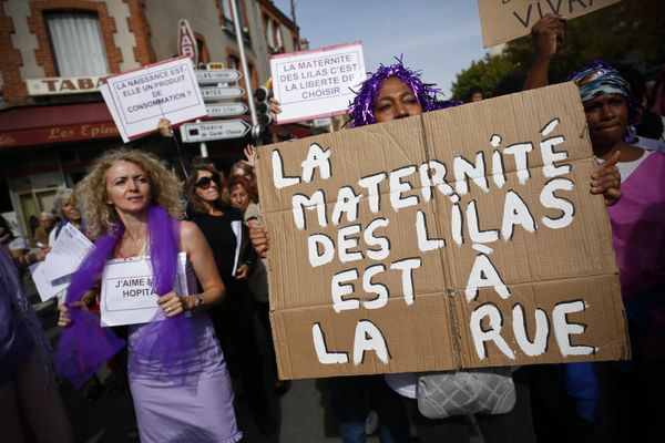 En 2013, les sages femmes de la maternité des Lilas se mobilisaient déjà pour sauver leur établissement. (ARCHIVES)