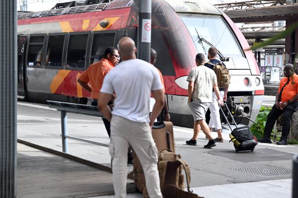 Suite à un mouvement d grève des aiguilleurs de trains, le trafic peut être perturbé ce vendredi 1 er décembre 2023  à la gare de Toulouse-Matabiau.