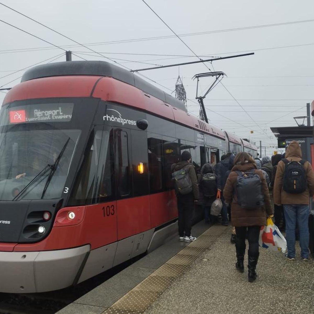 Les agents du Rhône Express en Grève, la liaison Lyon Aéroport Saint  Exupéry perturbée