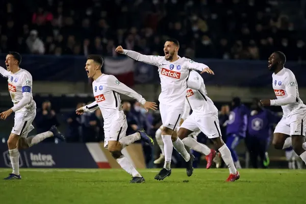 Le FC Versailles (4ème division) jouera finalement les demi-finales de la Coupe de France contre l'OGC Nice le mardi 1er mars à l'Allianz Riviera.