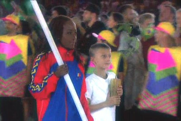 La jeune athlète franco-tchadienne lors de la cérémonie d'ouverture des Jeux Olympiques 2016 à Rio (Brésil)