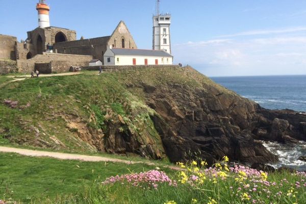 L'ancien fortin de la pointe Saint-Mathieu (Plougonvelin, Finistère) est devenu un cénotaphe à la mémoire des marins morts pour la France.