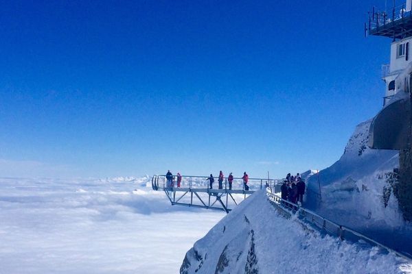 Le Ponton dans le ciel du Pic du Midi , 12 mètres au-dessus du vide à 2877m d'altitude