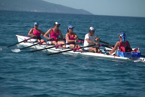 Les participants ont réalisé le trajet entre Bonifacio et Bastia à la rame en cinq jours.