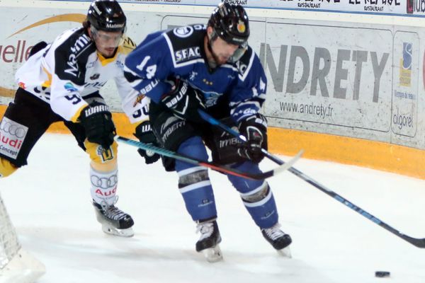 Gap contre Rouen dans la première manche des séries des playoffs de la Ligue Magnus, le 28 mars 2017 à la Gap Patinoire Alp' Aréna Brown - Ferrand (Hautes-Alpes)