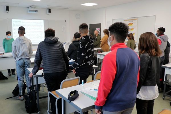 Les propos ont été tenus après la minute de silence en hommage au professeur, pendant le temps d'échange.