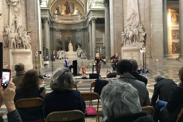 Patti Smith pour les 50 ans de Fip a fait un concert inédit au Panthéon à Paris.