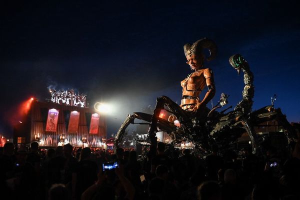 Lilith, La nouvelle création de la compagnie La Machine, a été présentée au Hellfest de 2024.