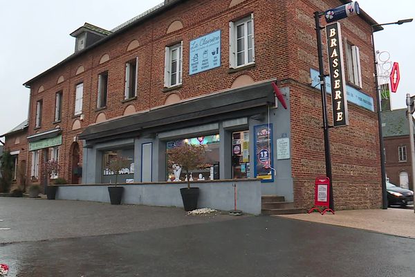 La Clairière, bar-restaurant épicerie est le seul commerce de Motteville (76)