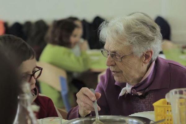 Capture d'écran de "Mamie à la cantine"