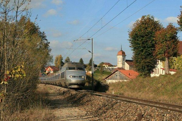 La ligne Vallorbe Frasne dessert le Haut-Doubs et la Suisse 