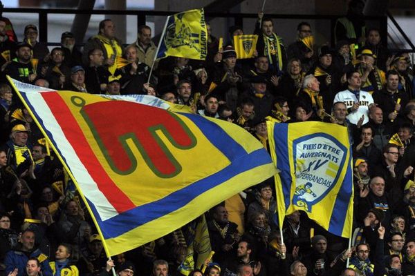 Le supporters de l'ASM Clermont Auvergne lors du 1/4 de finale de la Champions Cup contre Northampton le 4 avril 2015 au stade Michelin.