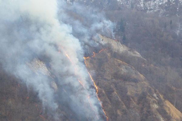 Un incendie parti d'un écobuage à Saint-François Longchamp