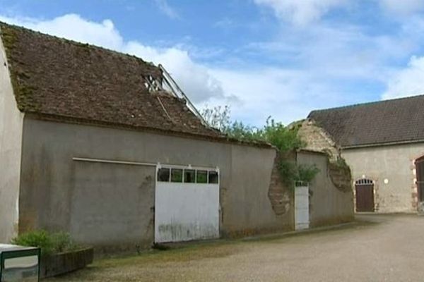 Le domaine de la Jolivette, à Chemilly (Allier), a été mis en liquidation judiciaire en 1993. Il vient tout juste d'être vendu aux enchères mais sa propriétaire refuse de quitter son domicile situé en plein coeur de ce domaine de 110 hectares.