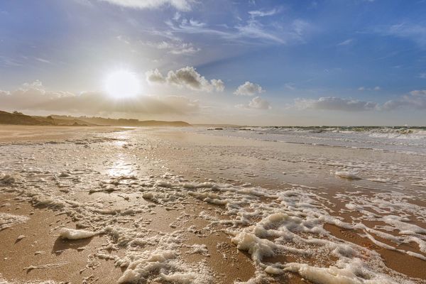 Soleil de fin d'après midi sur plage de Fréhel (22) 