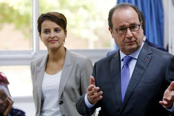 François Hollande et Najat Vallaud-Belkacem dans une école à Orléans. (Archive 2016)