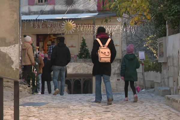 Le village classé des Baux-de-Provence, un des plus fréquentés de la région Provence-Alpes-Côte-d'Azur, est celui des Bouches-du-Rhône qui perd le plus d'habitants, soit 25% en 25 ans.