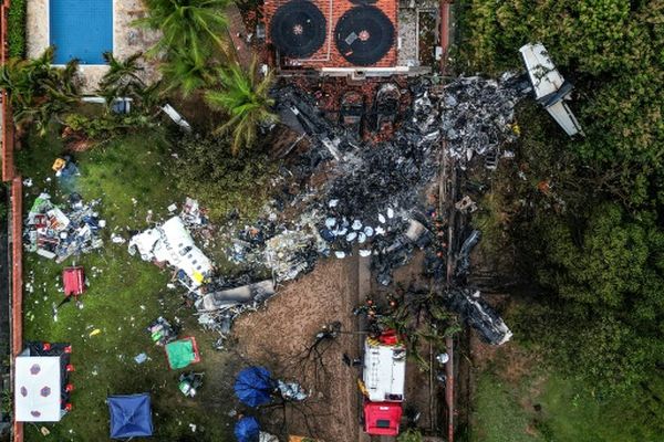 L'ATR 72 s'est écrasé à Vinhedo, à environ 80 km au nord-ouest de Sao Paulo, se brisant dans le jardin d'une maison dans une zone résidentielle, le 9 août 2024.