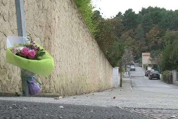 C'est à cet endroit que le septuagénaire est tombé sous les coups.