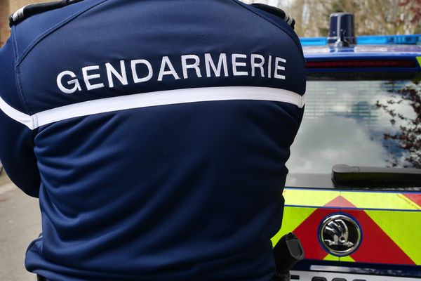 Traces de drogues, pas de permis et pas d'assurance : une conductrice mise en examen pour avoir fauché deux cyclistes à Chambord