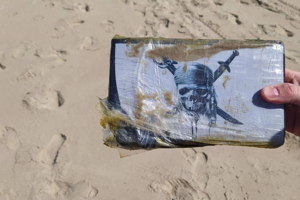 Un paquet de cocaïne retrouvé sur la plage du Touquet ce dimanche 2 juillet 2023.