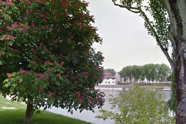 Les quais de l'Yonne, à Sens