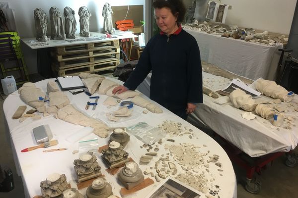 Restauration des statues de l'église Sainte-Madeleine à Angers, le 7 février 2024