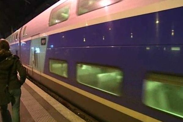 Strasbourg - Chloé et ses parents sont dans ce train pour rejoindre le Gard et Barjac - 17 novembre 2012.