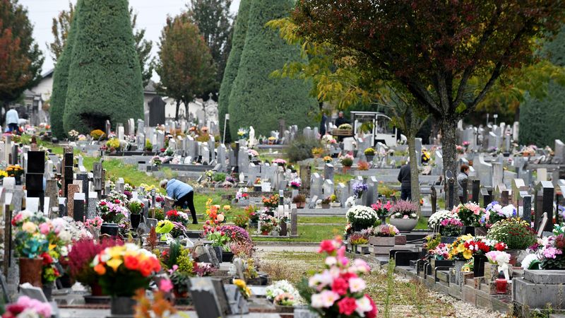 Le 1er Novembre C Est Toussaint Jour De Tous Les Saints Le 2 Celui Des Defunts