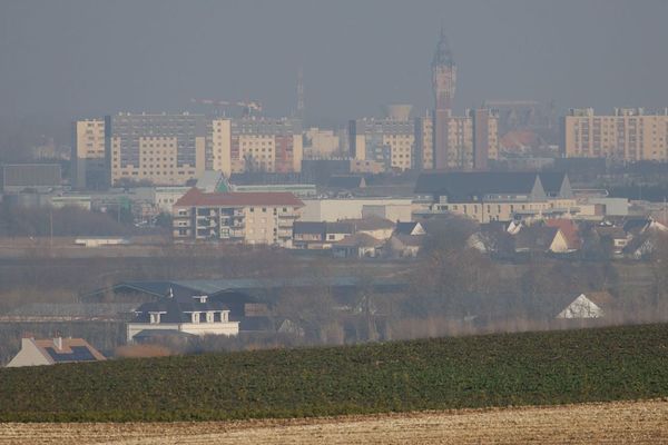 La ville de Calais pendant un épisode de pollution.