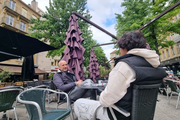 Illustration : des terrasses de café vides, place Saint-Jacques à Metz, ce lundi 03 juin 2024.