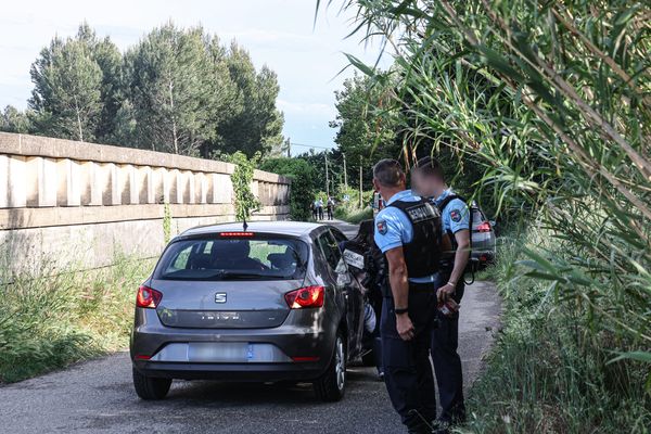 À Mornas, trois enquêtes sont ouvertes suite à l'accident de la circulation de ce samedi 6 mai sur l'autoroute A7 et après l'attaque d'un homme criant "Allah Akbar" sur des gendarmes lors d'une interpellation ce dimanche 7 mai.