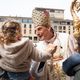 Le cardinal Monseigneur Bustillo à la sortie de la messe de Pâques, à Ajaccio.