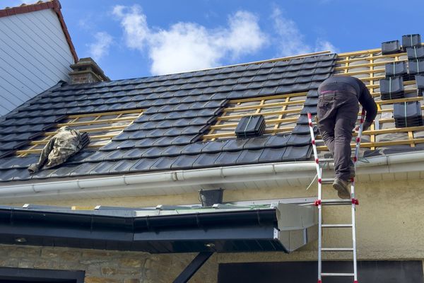 Dans le secteur de la construction, l'emploi continue de baisser.