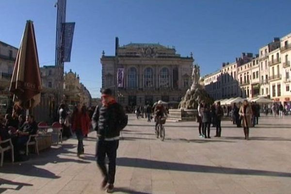 Montpellier - la place de la Comédie, les trois Grâces et le théâtre - 2014.