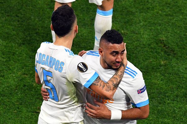 Dimitri Payet sort du terrain les larmes aux yeux, sur blessure  