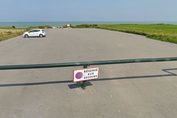 Une femme, âgée de 35 ans, et un enfant de trois ans, sont décédés après avoir chuté d'une falaise à Sotteville-sur-Mer (Seine-Maritime).