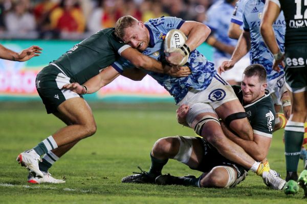 Le joueur néo-zélandais de Perpignan Brad Shields lors du match de rugby Top14 français entre l'USA Perpignan et la Section Paloise Béarn Pyrénées (Pau) au stade Aime-Giral de Perpignan, dans le sud-ouest de la France, le 18 février 2023